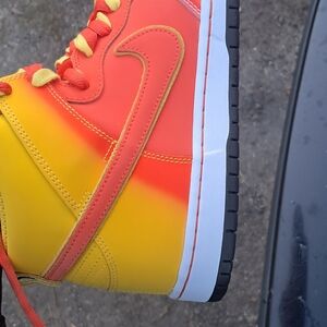Candy corn dunks
